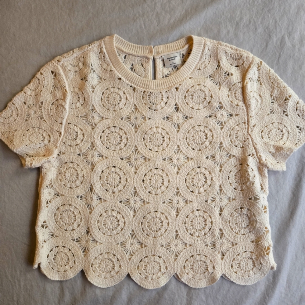 Abercrombie & Fitch sz S Ivory Crochet Scalloped Edge Crop Top